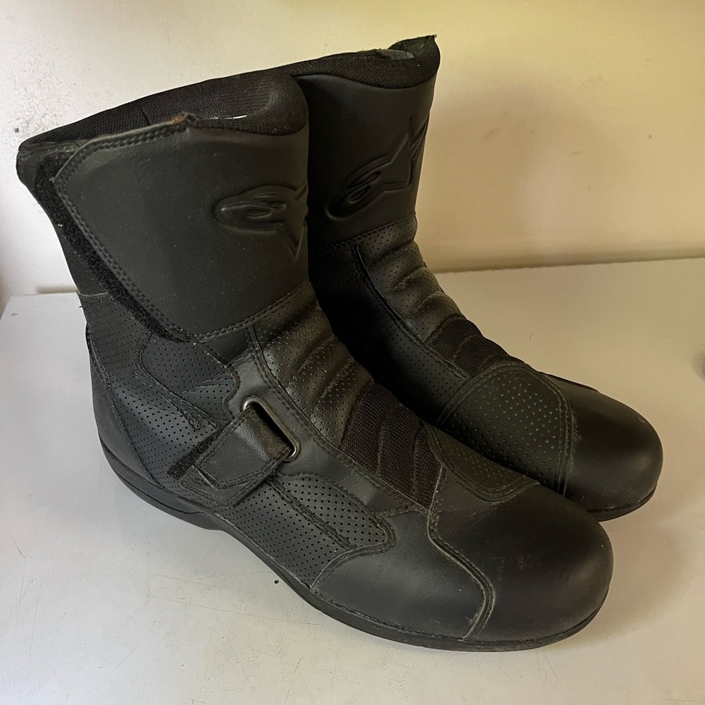 Alpinestars Ridge V2 riding motorcycle riding boots.